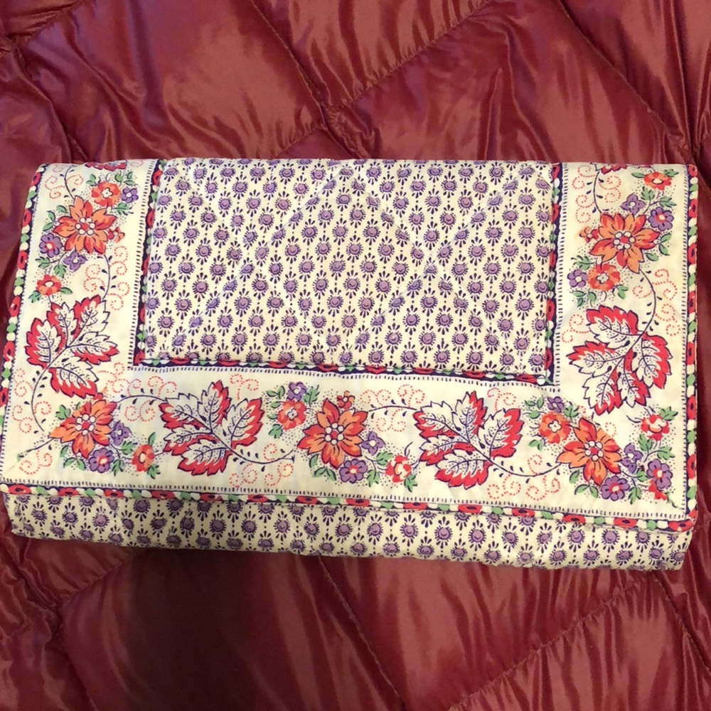 Vintage quilted zipper clutch (fabric)